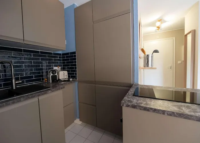 T2 Rénové/piscine/clim/commerces