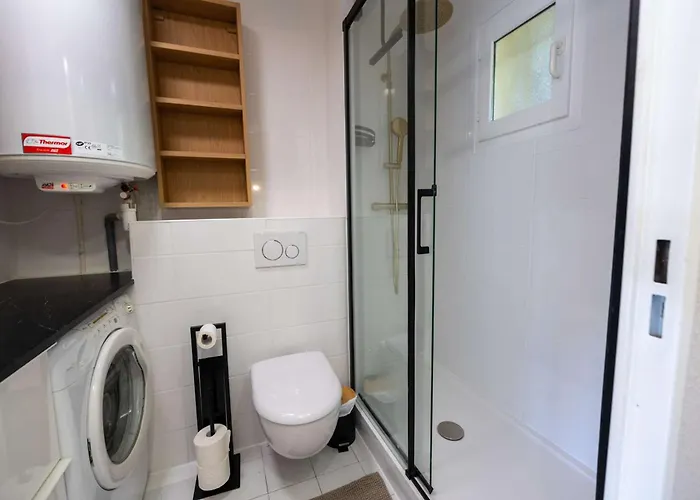 T2 Rénové/piscine/clim/commerces