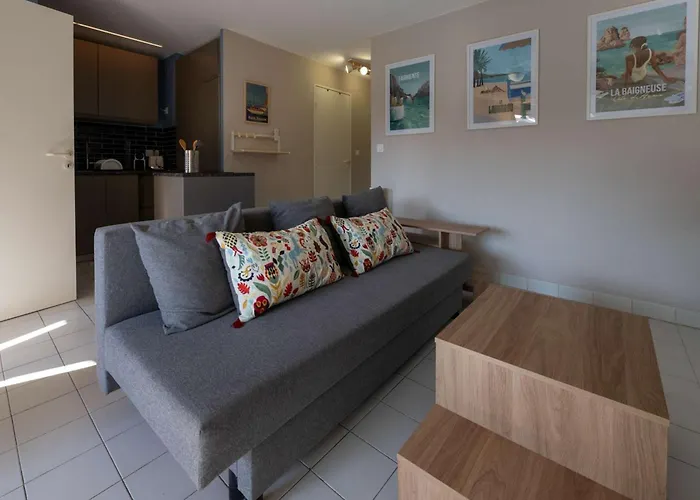 T2 Rénové/piscine/clim/commerces Appartement *