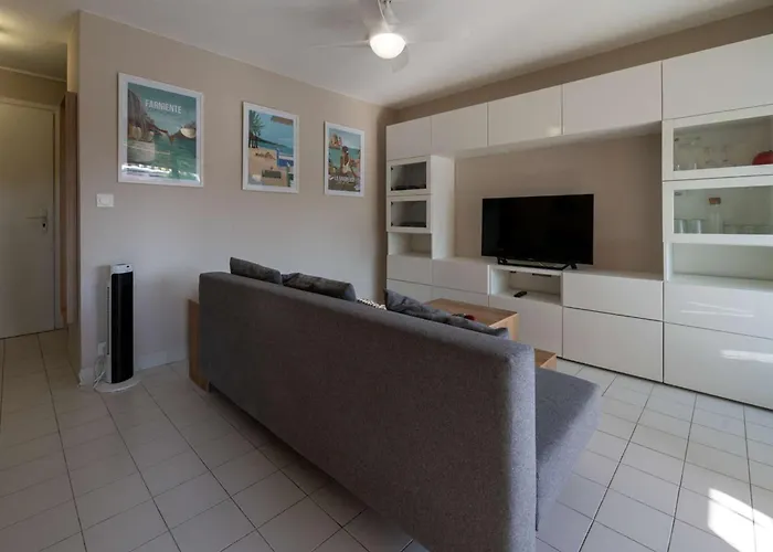 Appartement T2 Rénové/piscine/clim/commerces Le Lavandou