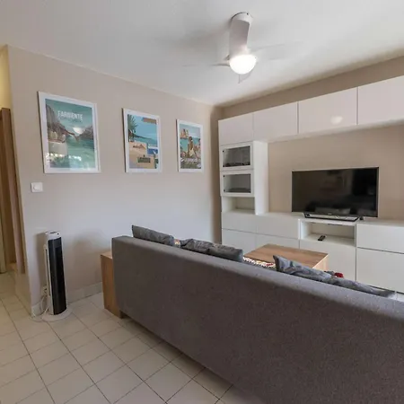 T2 Renove/piscine/clim/commerces דירה לה לבאנדו
