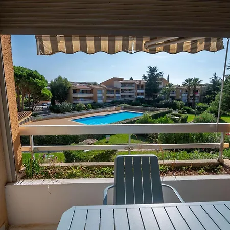 Apartment T2 Renove/piscine/clim/commerces Le Lavandou
