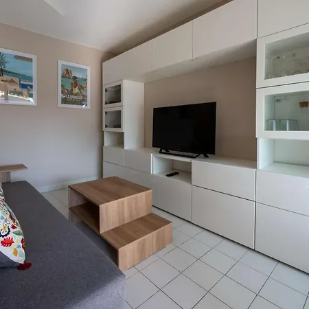 T2 Renove/piscine/clim/commerces Apartment Le Lavandou