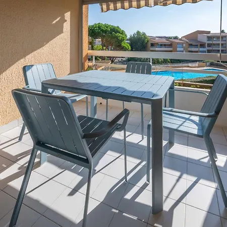 Apartment T2 Renove/piscine/clim/commerces