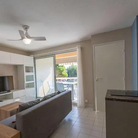 Apartment T2 Renove/piscine/clim/commerces Le Lavandou