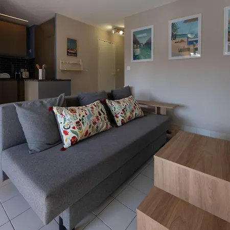 T2 Renove/piscine/clim/commerces דירה *