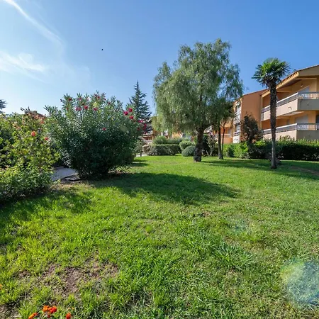 T2 Renove/piscine/clim/commerces Le Lavandou